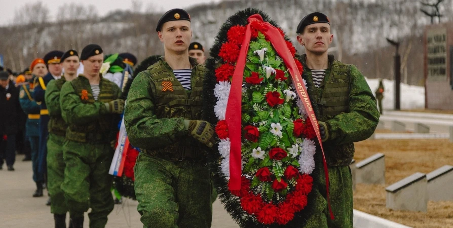 В Долине Славы почтили память защитников Заполярья