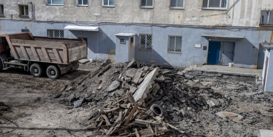 Подрядные организации приступили к ремонтам дворов в Мурманске [список адресов]