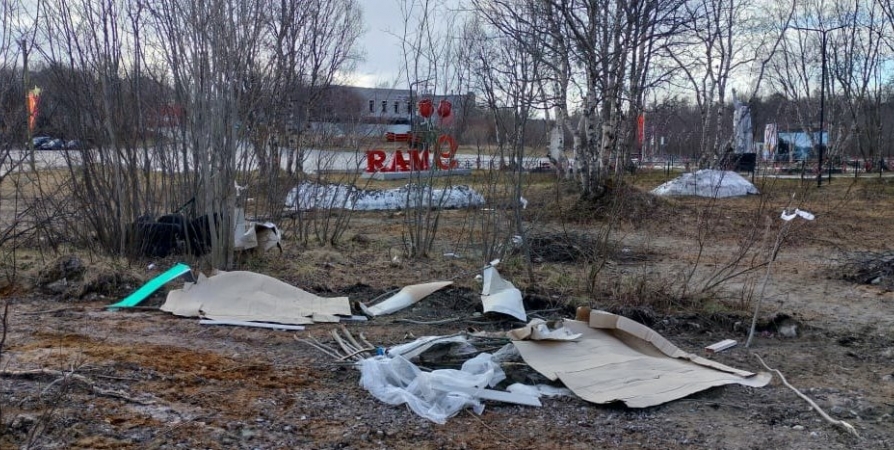 Брошенные покрышки, мусор и сломанные скамейки — в Междуречье просят обратить внимание на памятники ВОВ