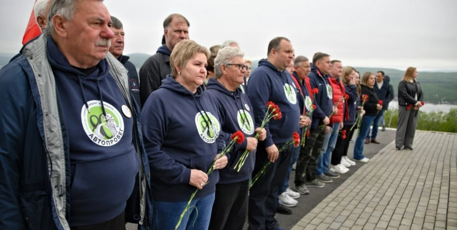 Автопробег «Дорогами Победы» встретили в Мурманске митингом у «Алёши»