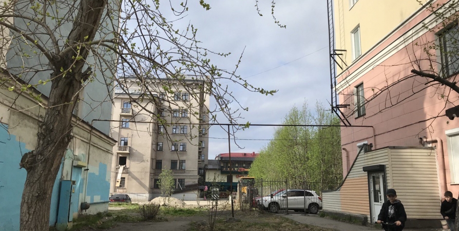 В центре Мурманска меняют схему проездов под создание пешеходной улицы Самойловой
