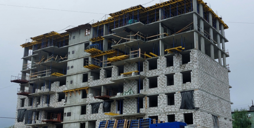 «Как на дрожжах растёт»: Мурманчане комментируют строительство жилого дома на улице Полярные Зори