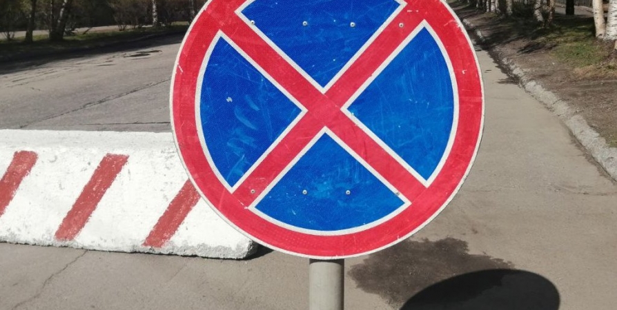 На участке улицы Книповича в Мурманске с 29 июля запретят стоянку транспорта