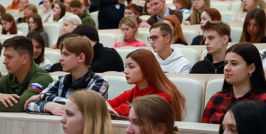 «Чтобы учились на Родине»: Мурманским медалистам за учебу в МАУ дадут по 100 тыс. рублей