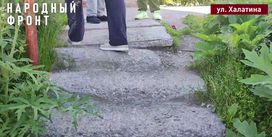 Пенсионеры в Мурманске боятся ходить по разрушающимся лестницам