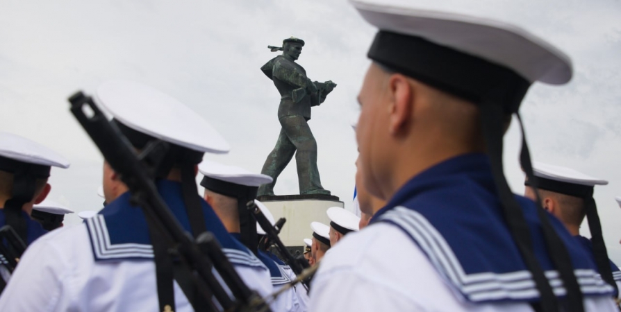 «По праву гордимся»: Игорь Морарь поздравил северян с Днем ВМФ