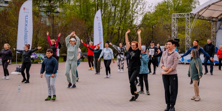 Мурманчан зовут на зарядку в сквер на Ленинградской