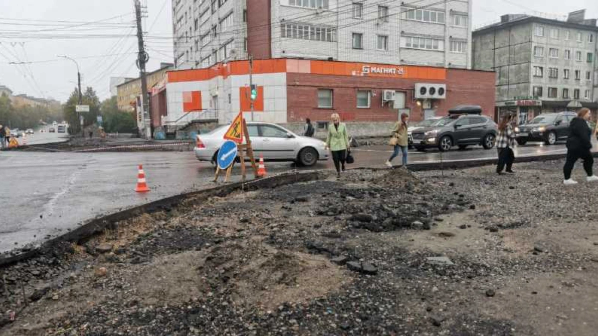 На перекрестке возле «Охоты» в Мурманске сузят проезжую часть, а светофор оснастят допсекциями