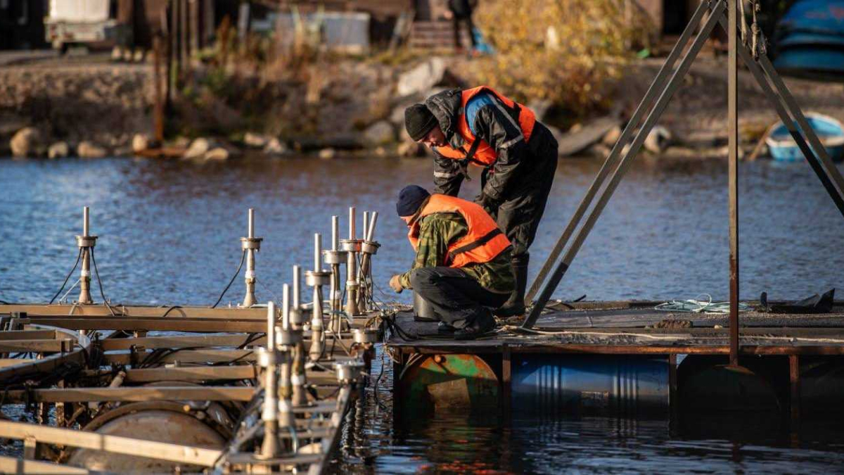 Конструкцию фонтана на Семеновском озере погрузят до весны на дно водоема, на Глубоком — полностью разберут