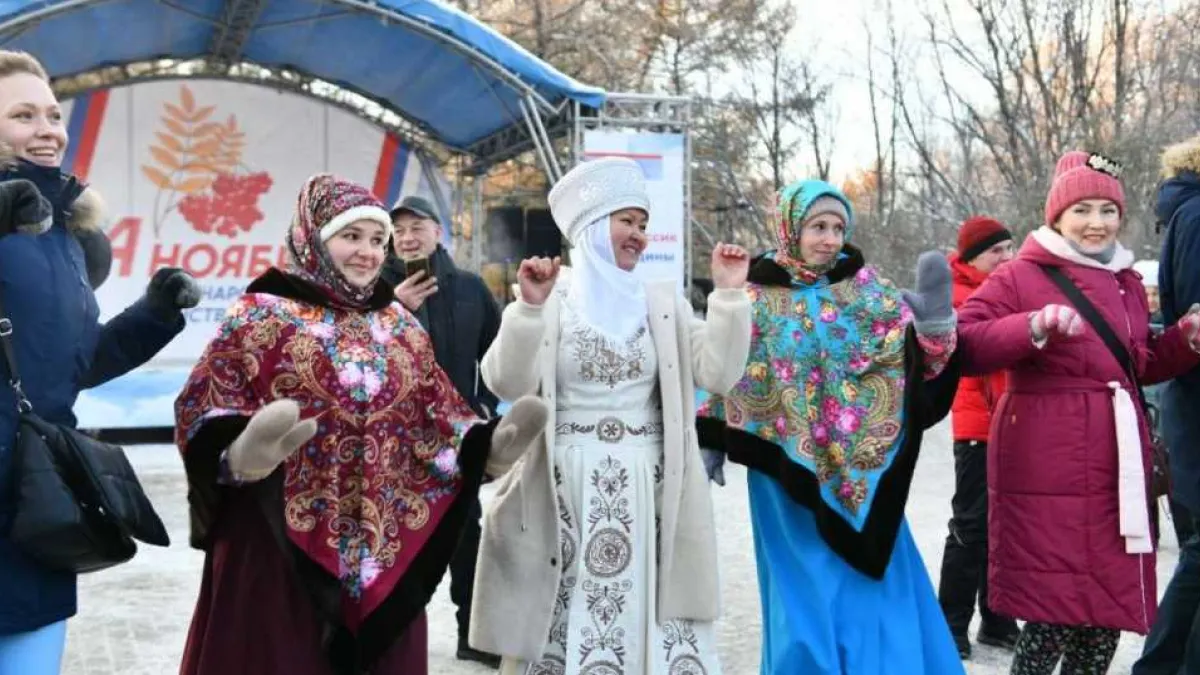 Хоровод и митинг-концерт: Мурманчане отмечают День единства