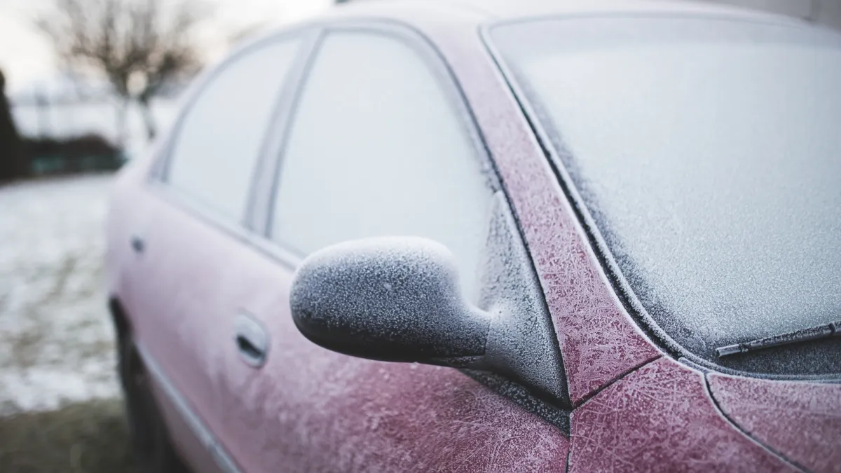 Как открыть примерзшую дверь автомобиля: советы автовладельцам