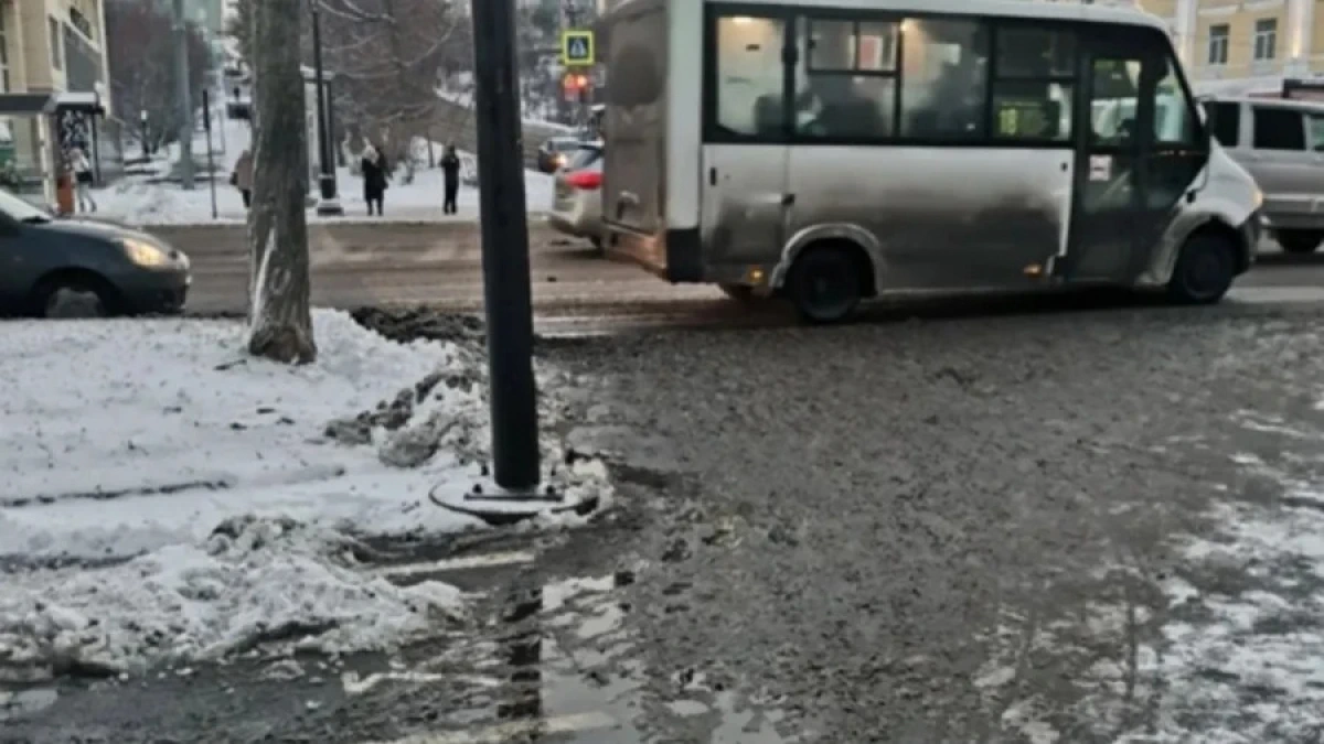 «Реагенты не используем» - в администрации Мурманска ответили на жалобы горожан