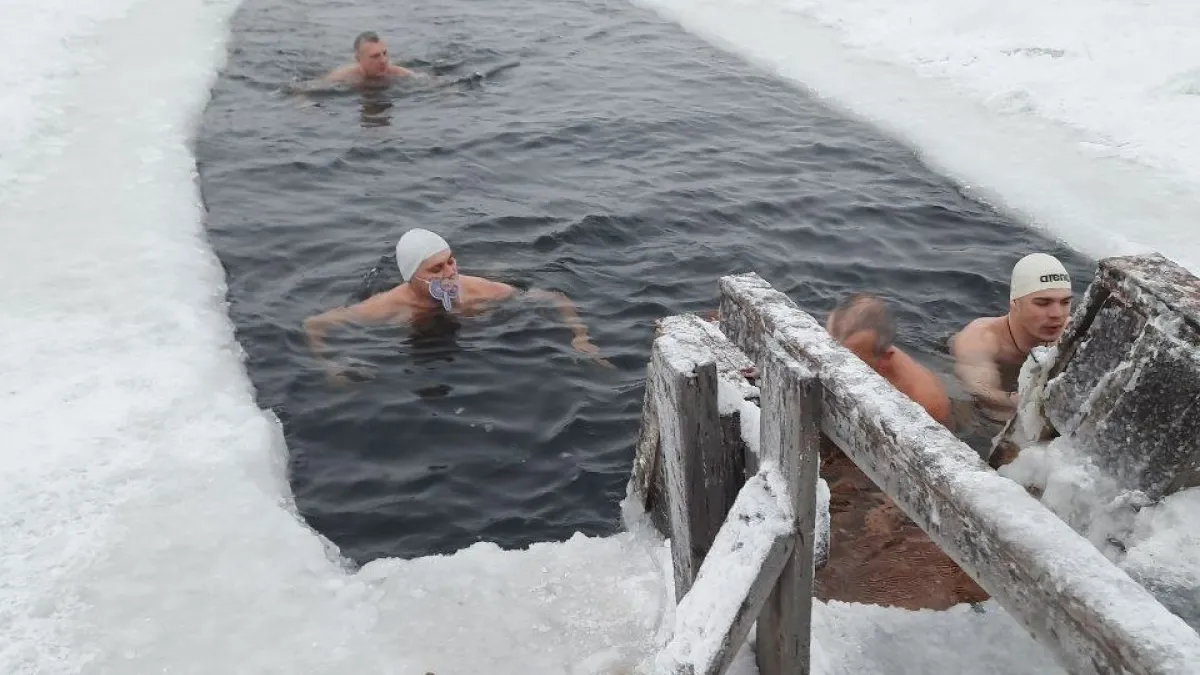 Новый «Домик моржей» на Семеновском озере пережил пожар с минимальными потерями