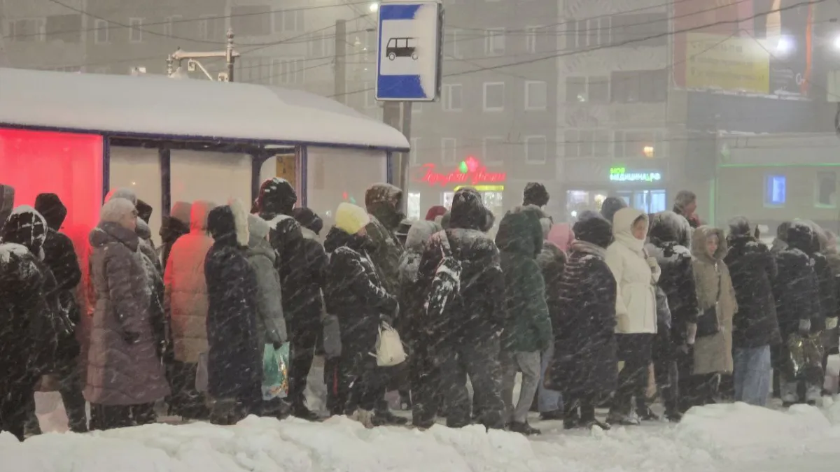 «Скорость движения по городу 5 км в час»: Мурманск встал в километровые пробки