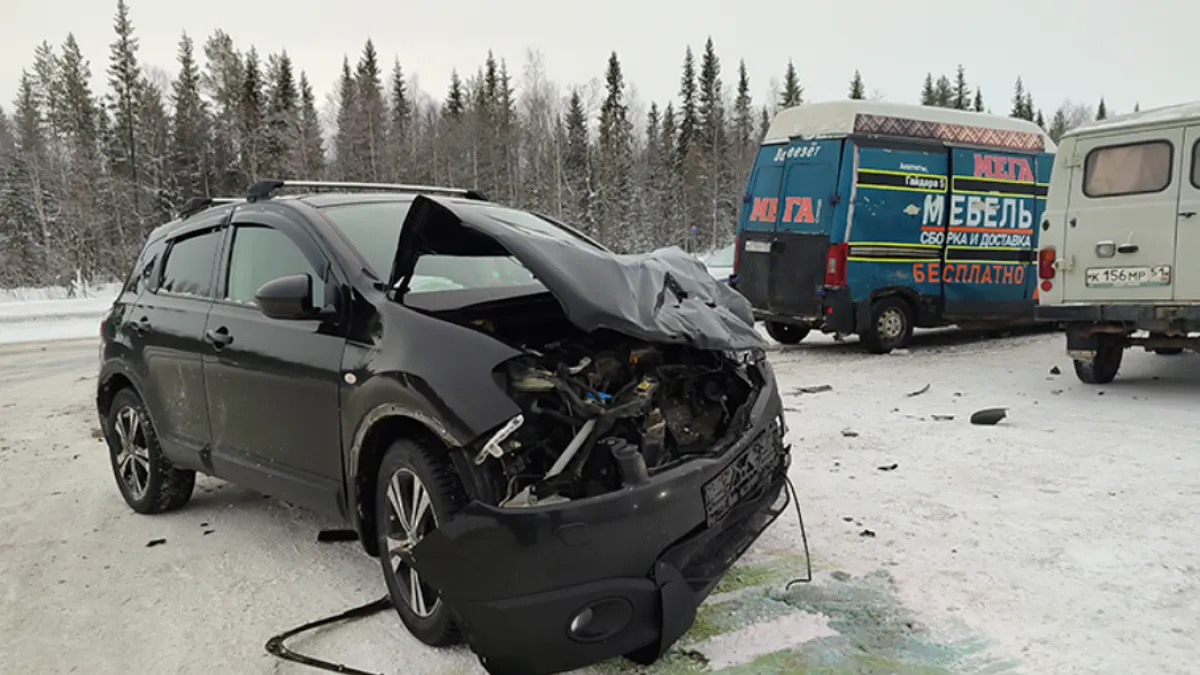 Двое человек пострадали в тройном ДТП на трассе Апатиты — Кировск