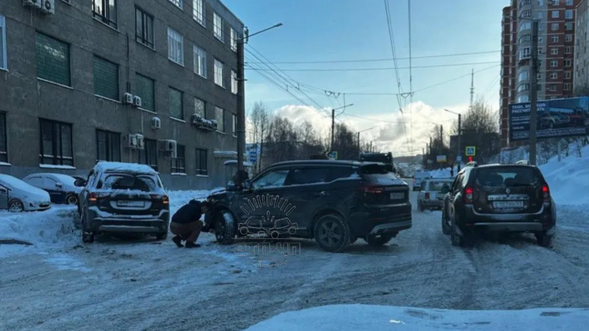 Крупная авария произошла на проспекте Кирова в Мурманске