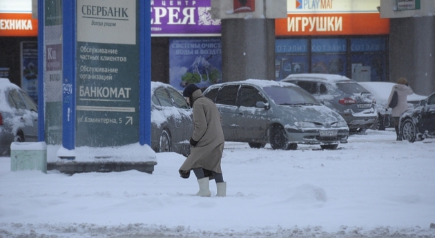 Вьюга снегом Мурманск кроет