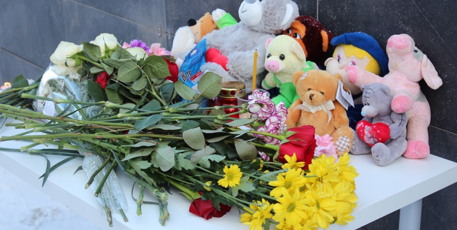 В Мурманске проходят акции памяти жертвам трагедии в Кемерове