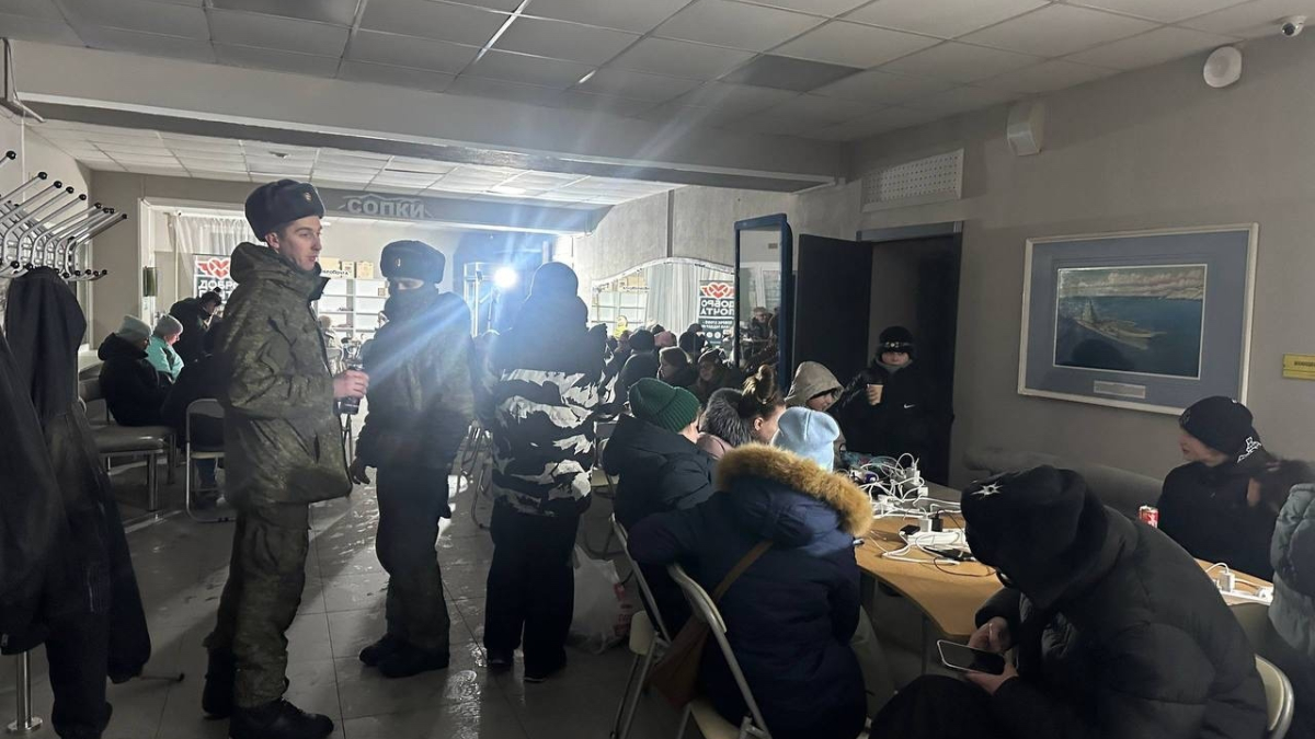 Люди в ДК Судоремонтник в Росляково