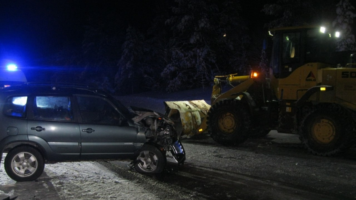 Нива получила повреждения в ДТП