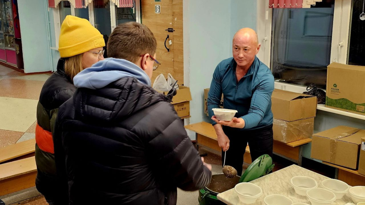 Раздача солдатской каши