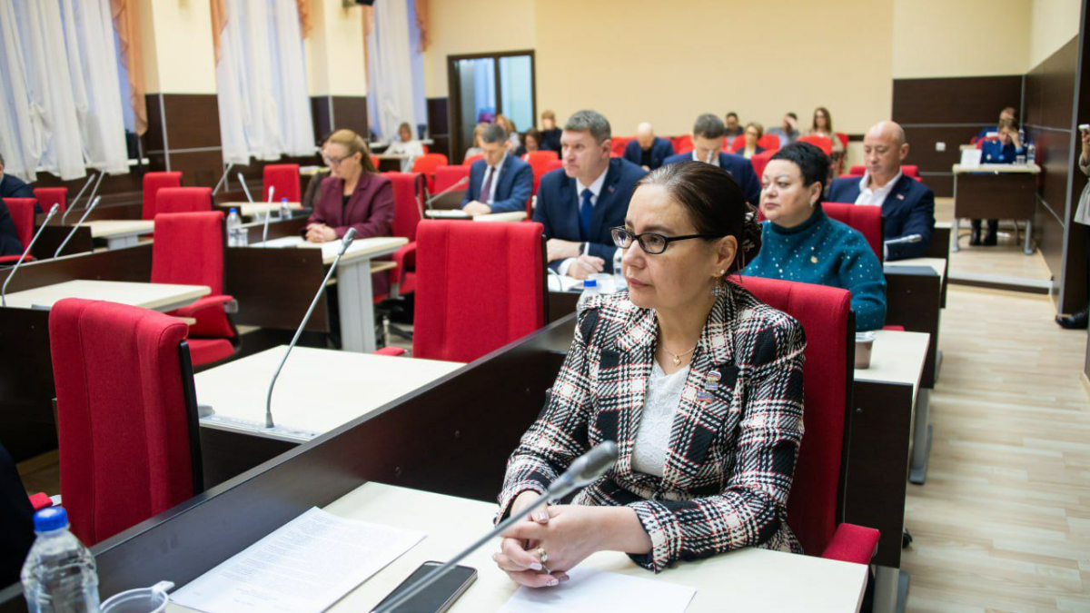 Горсовет Мурманска заседает