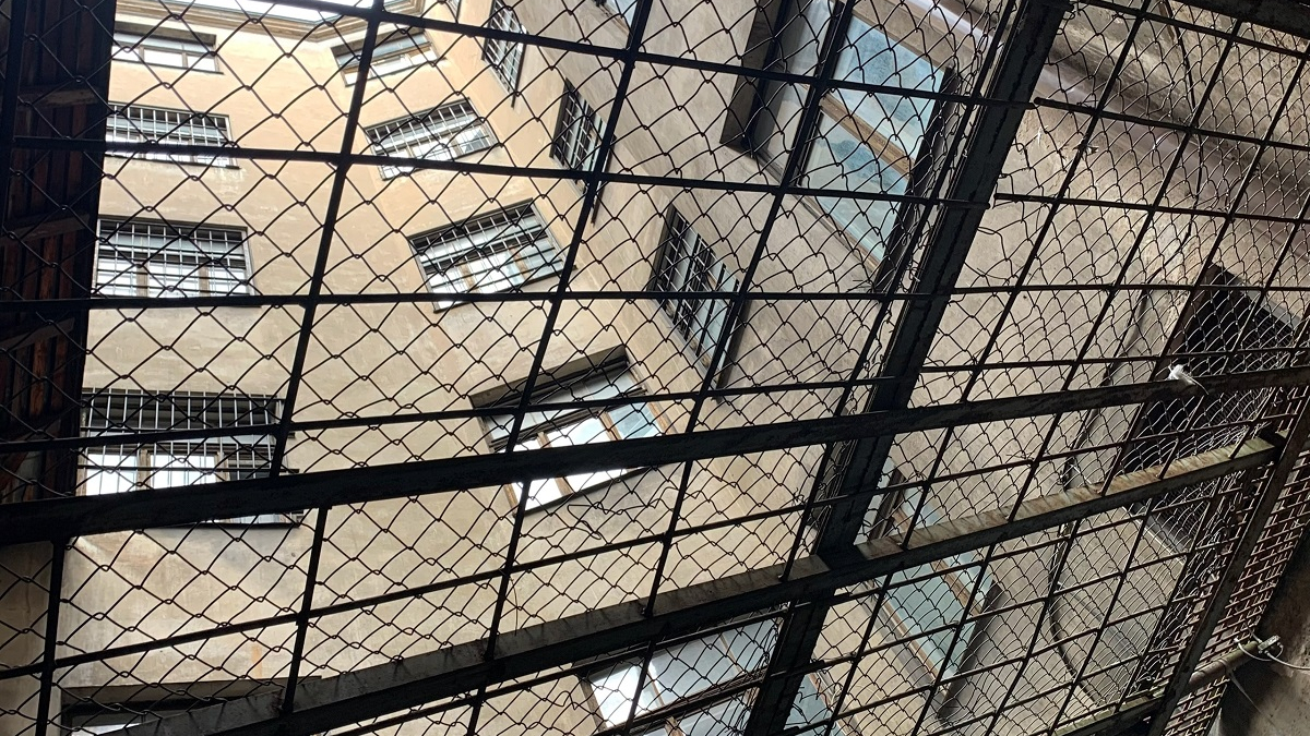 решетка в тюрьме