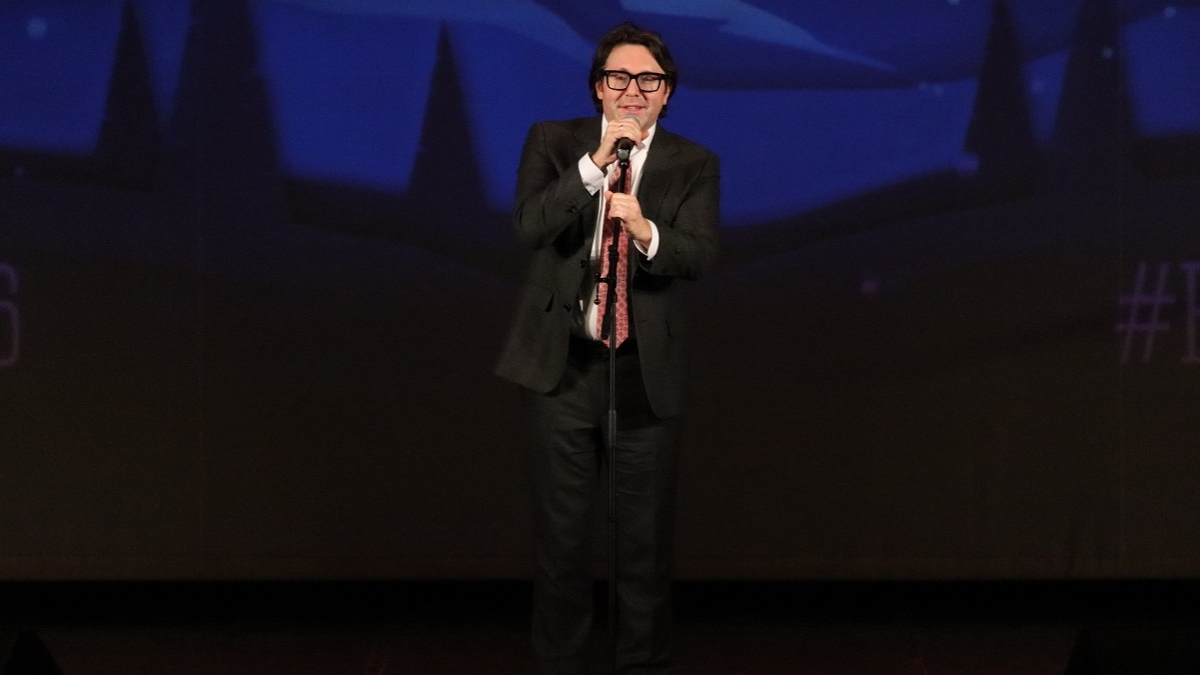 Андрей Малахов с микрофоном