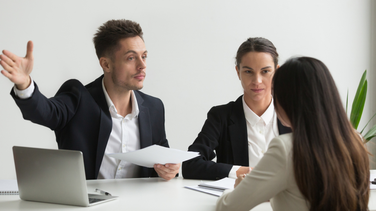 Три человека в костюмах