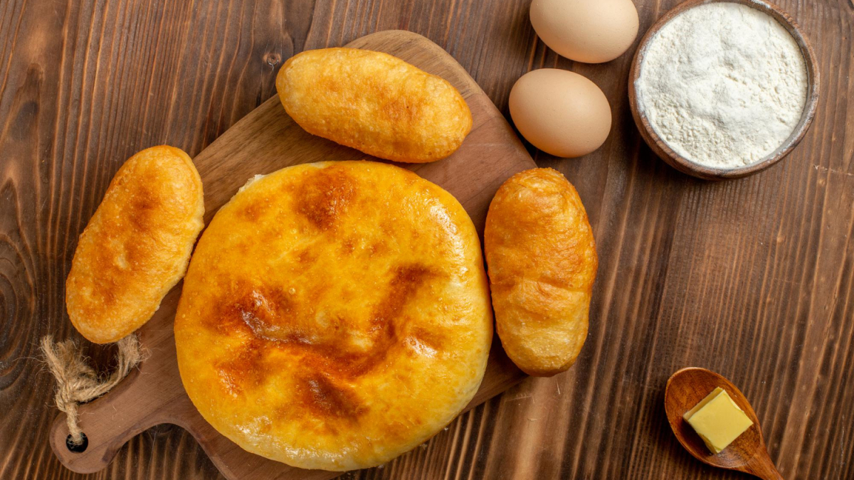 пирожки на столе