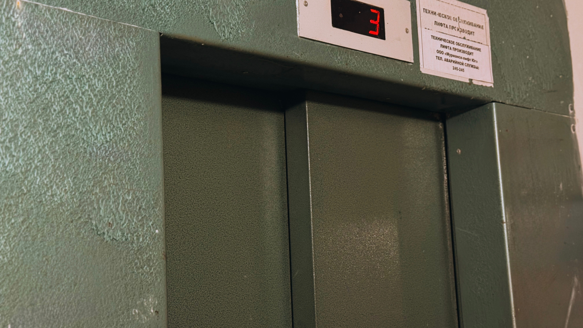 Лифт в подъезде