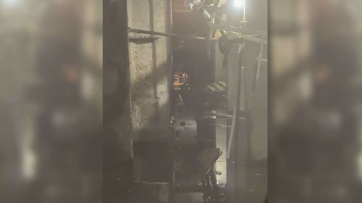 Затопленный подвал в одном из домов Мурманска