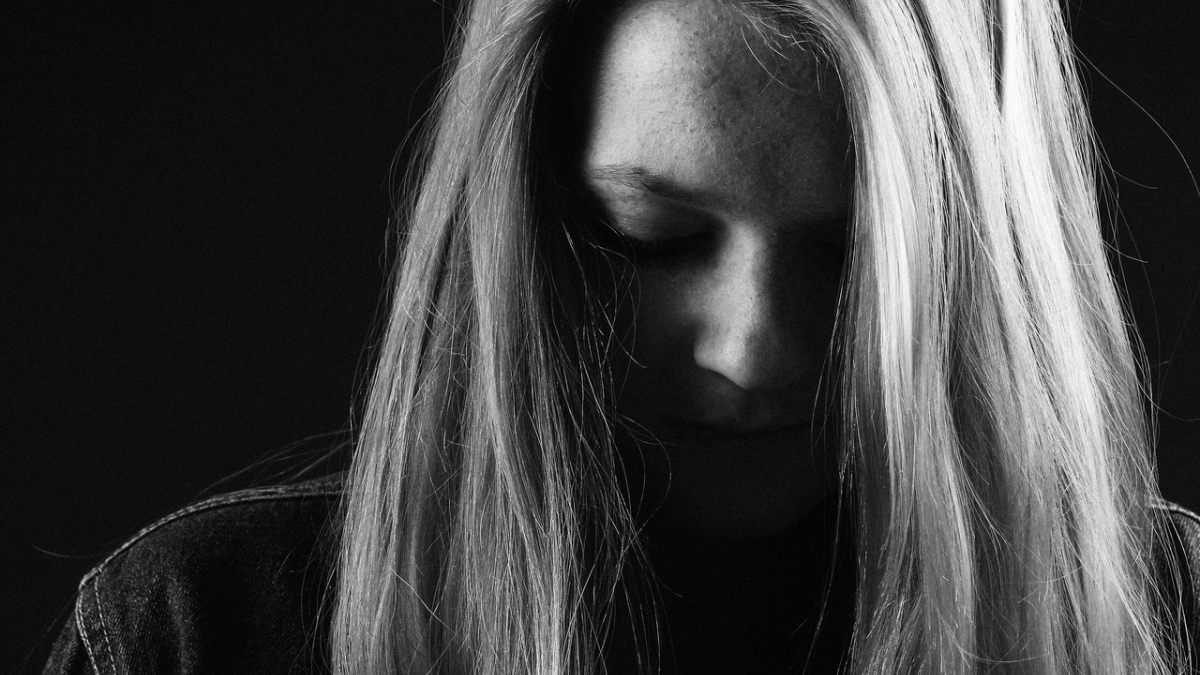 Девушка со светлыми волосами