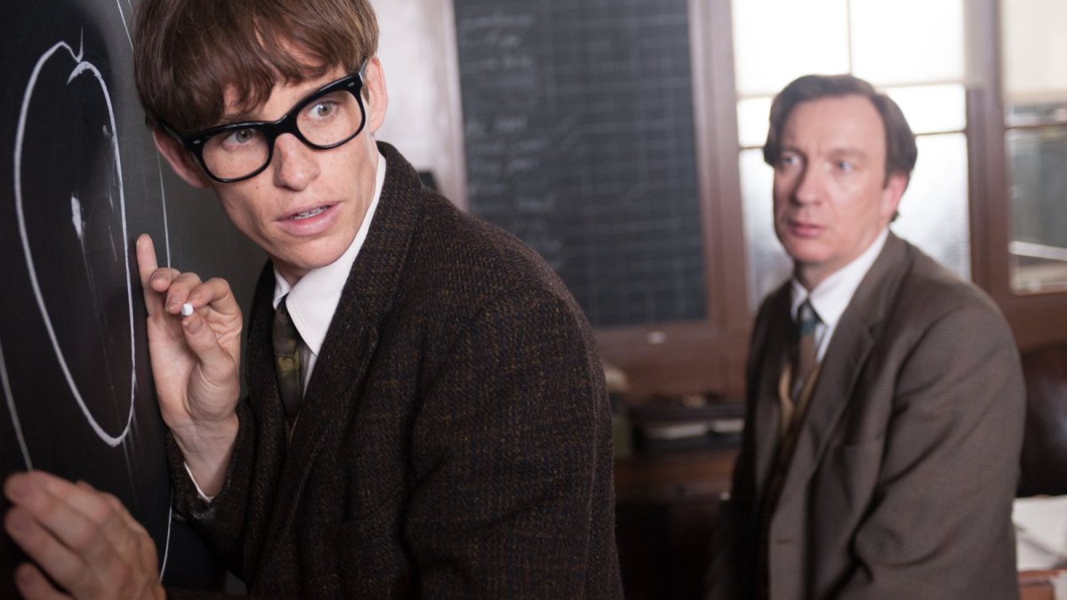 Два мужчины возле доски