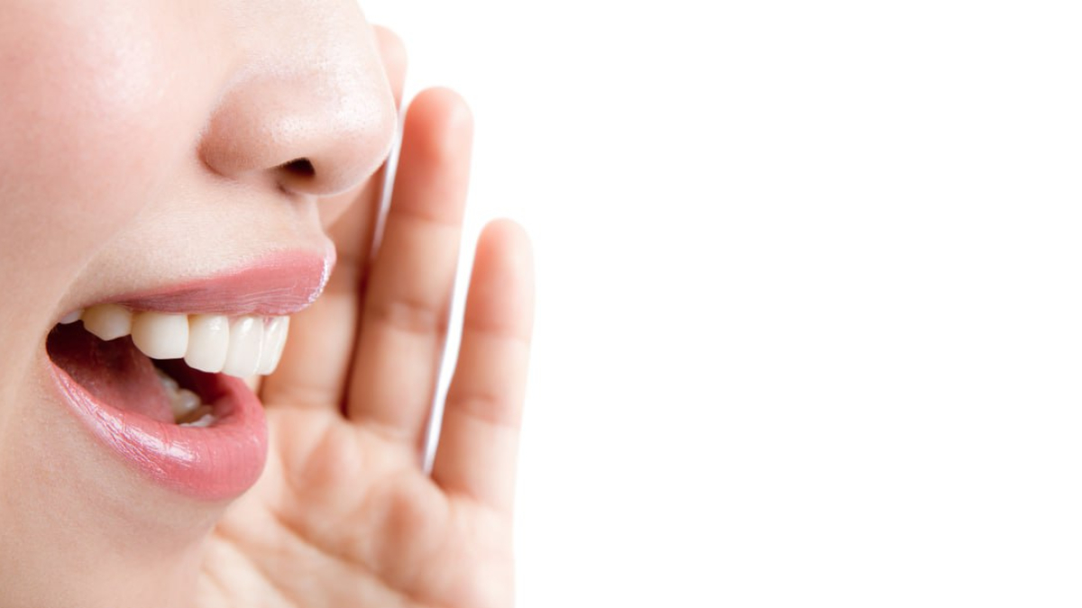 Губы шепчут