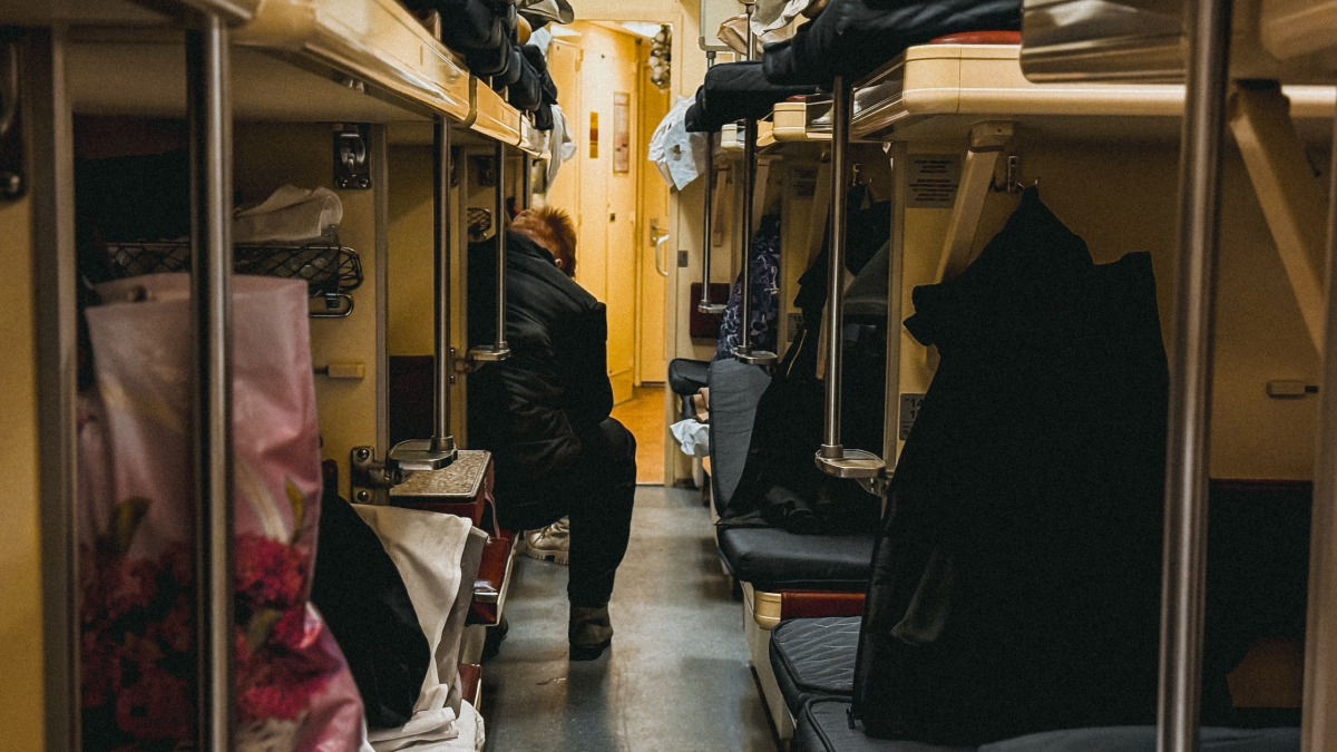 Вагон поезда с полками