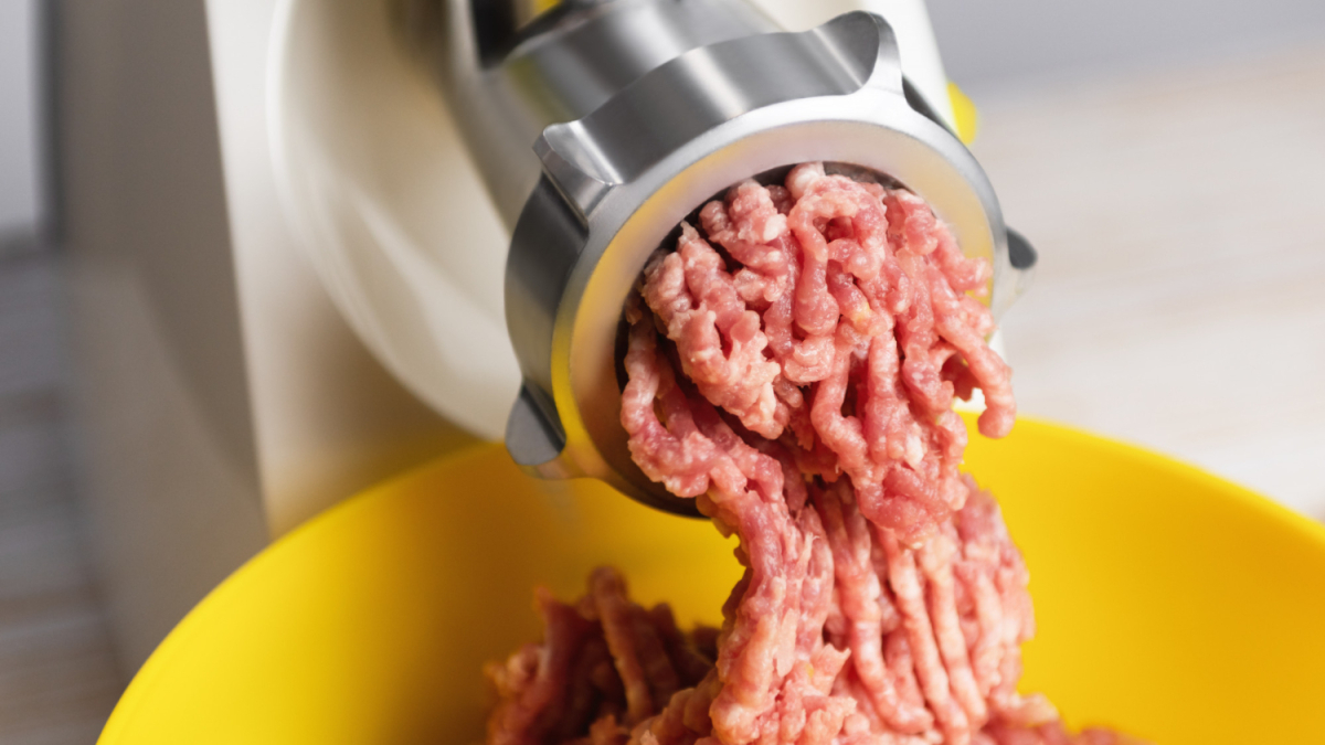 фарш в мясорубке