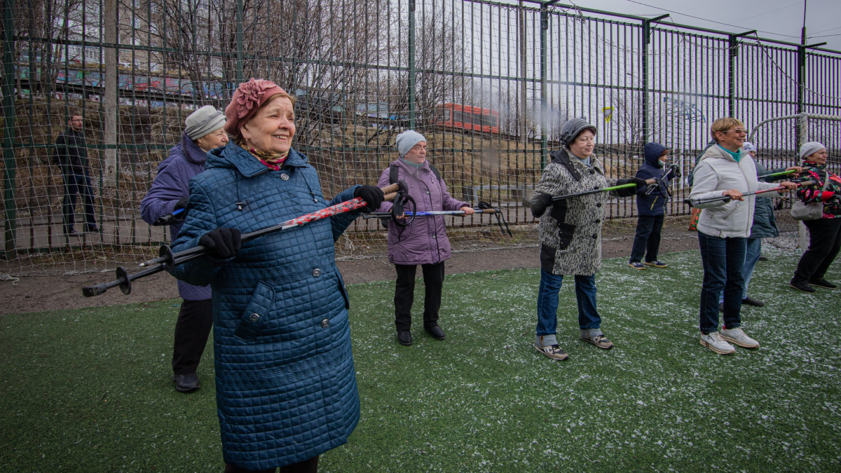 Пенсионеры занимаются спортом