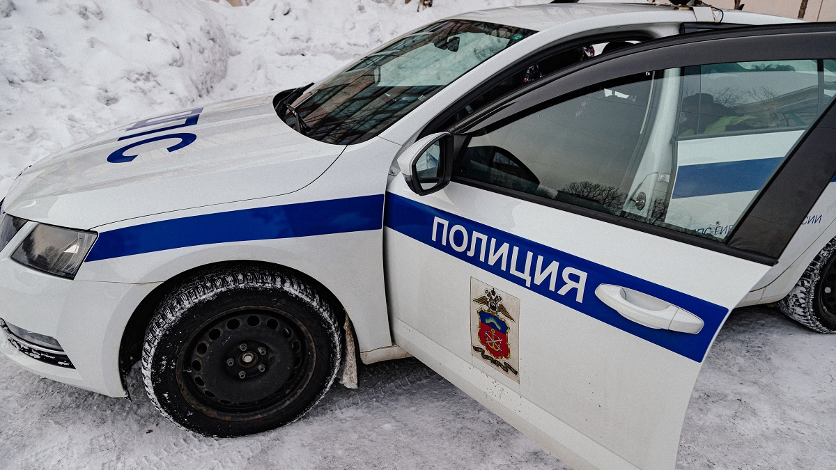 автомобиль ГИБДД на улице