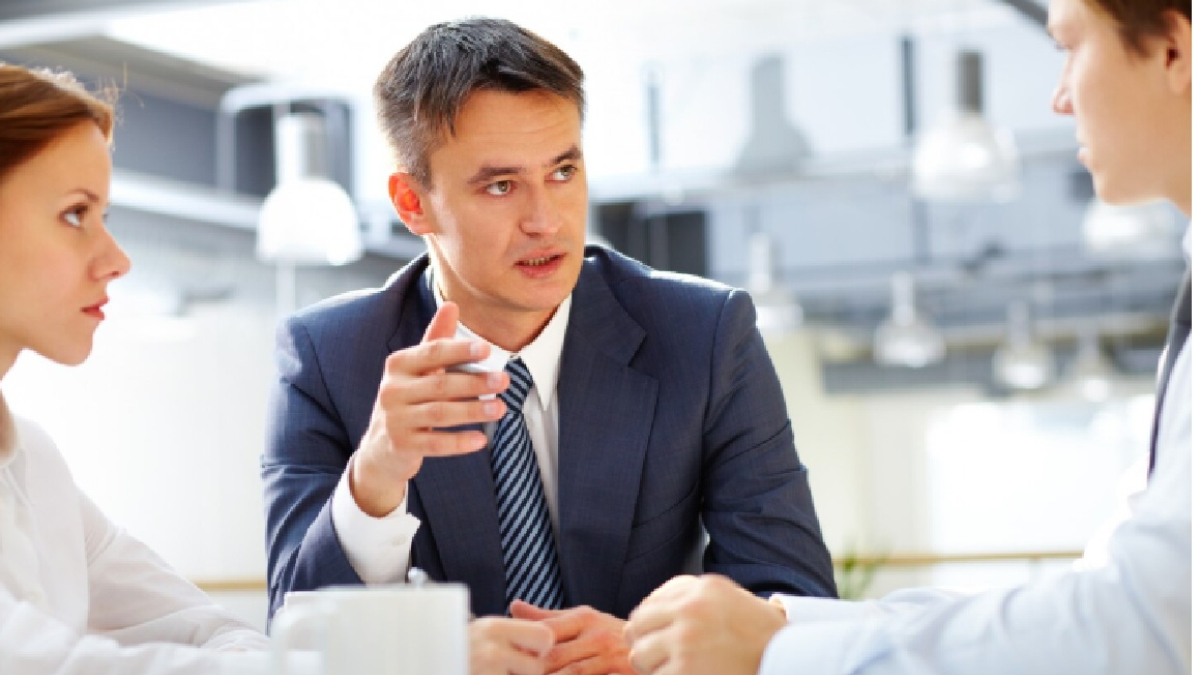 трое на переговорах