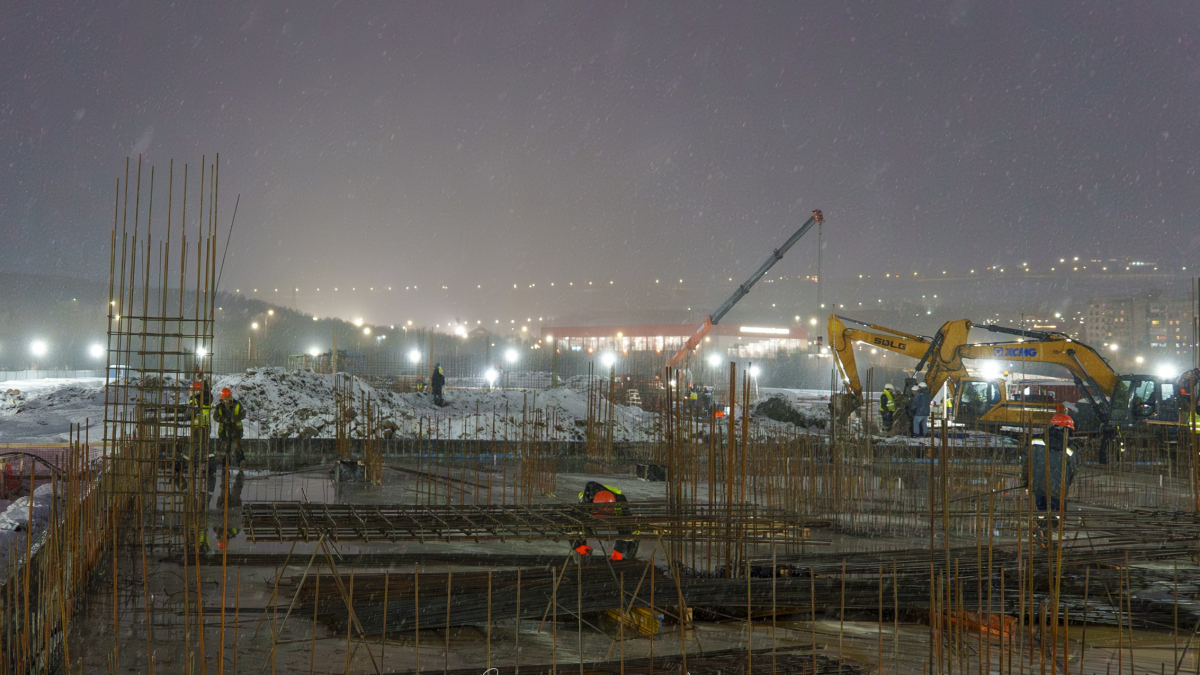 Стройка в малой Долине Уюта в Мурманске