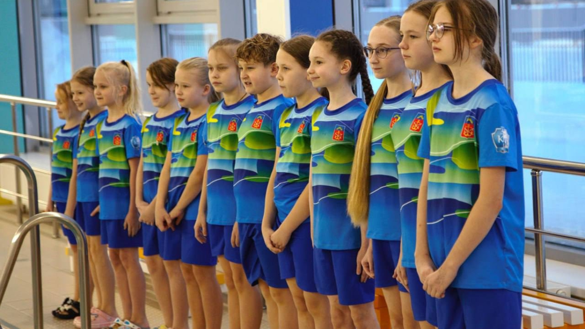 Юные пловцы