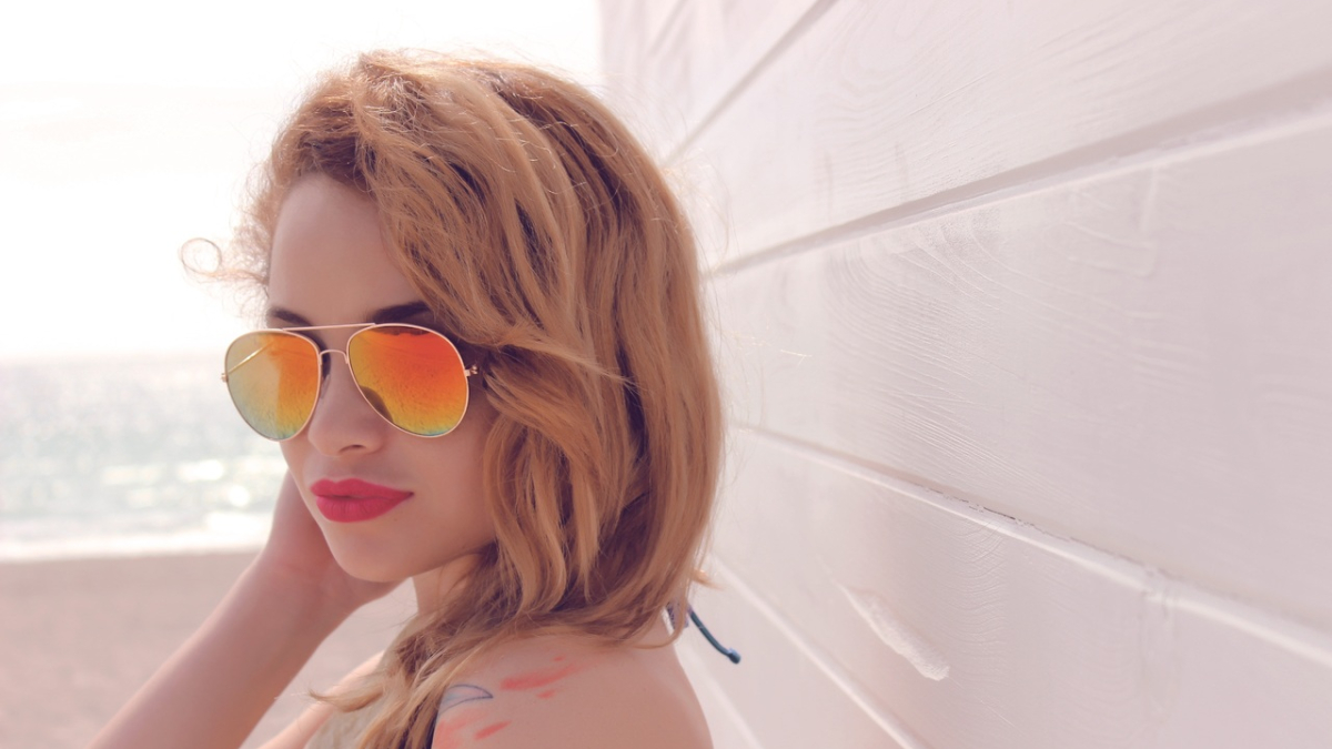 Девушка в очках