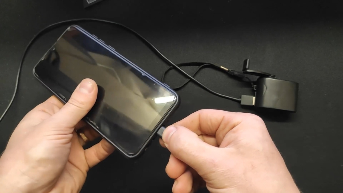 телефон на зарядке