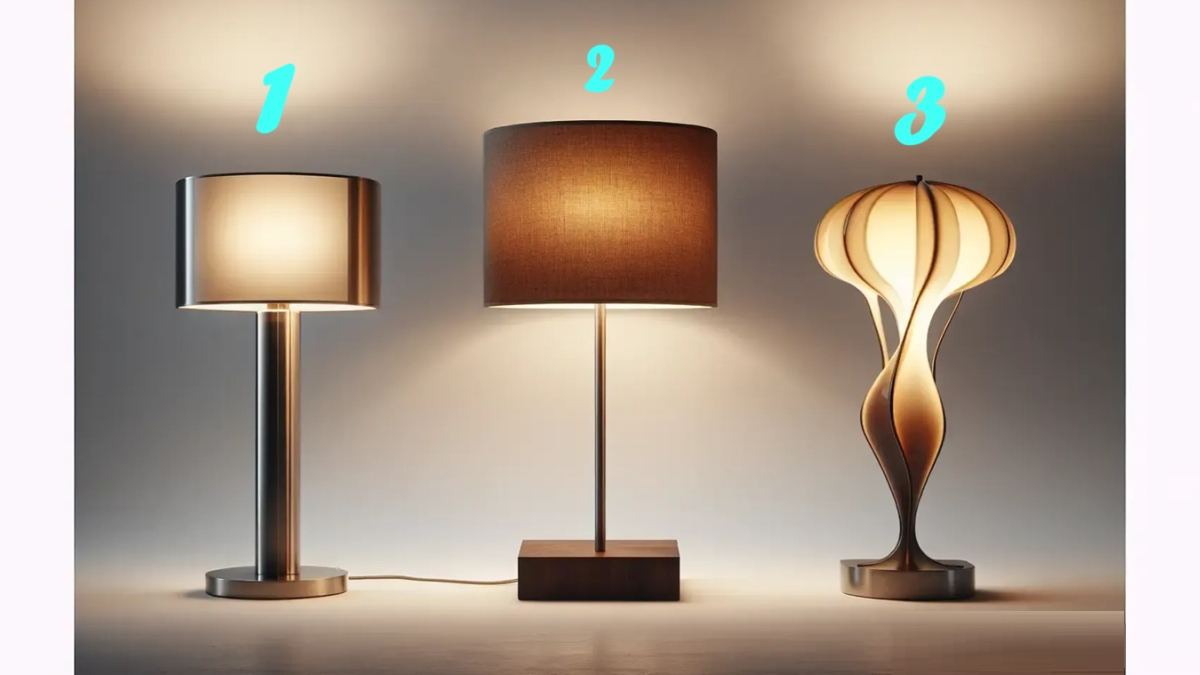 три светильника на столе
