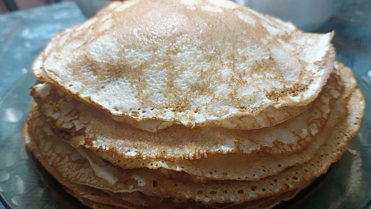 Блины на столе