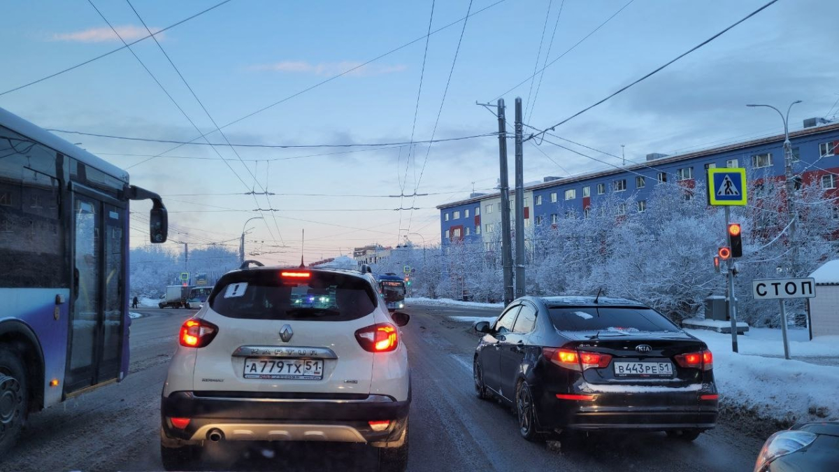 Машины на дороге