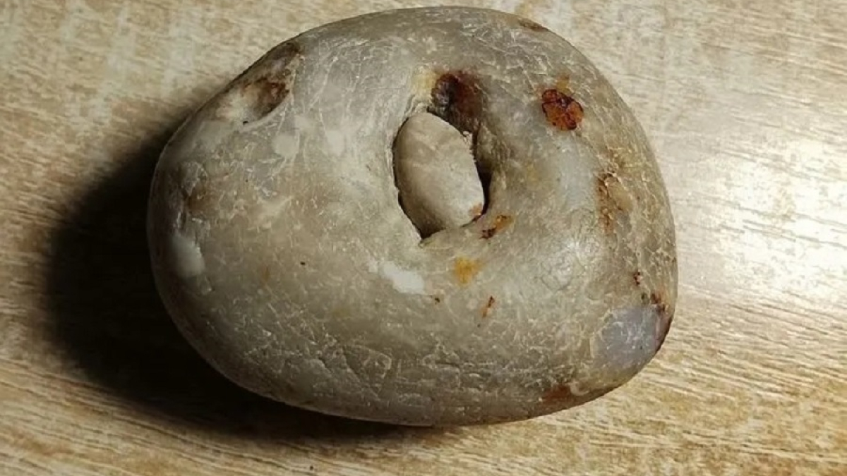 камень с камнем внутри