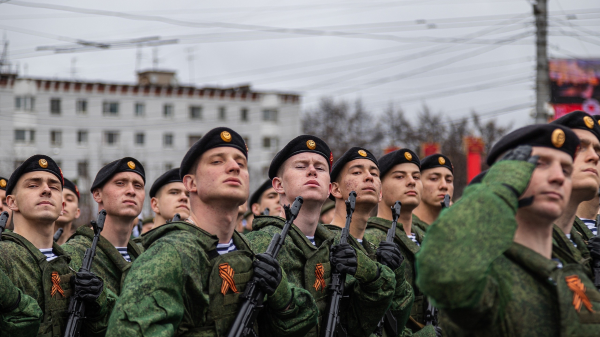 Солдаты, парад, герои