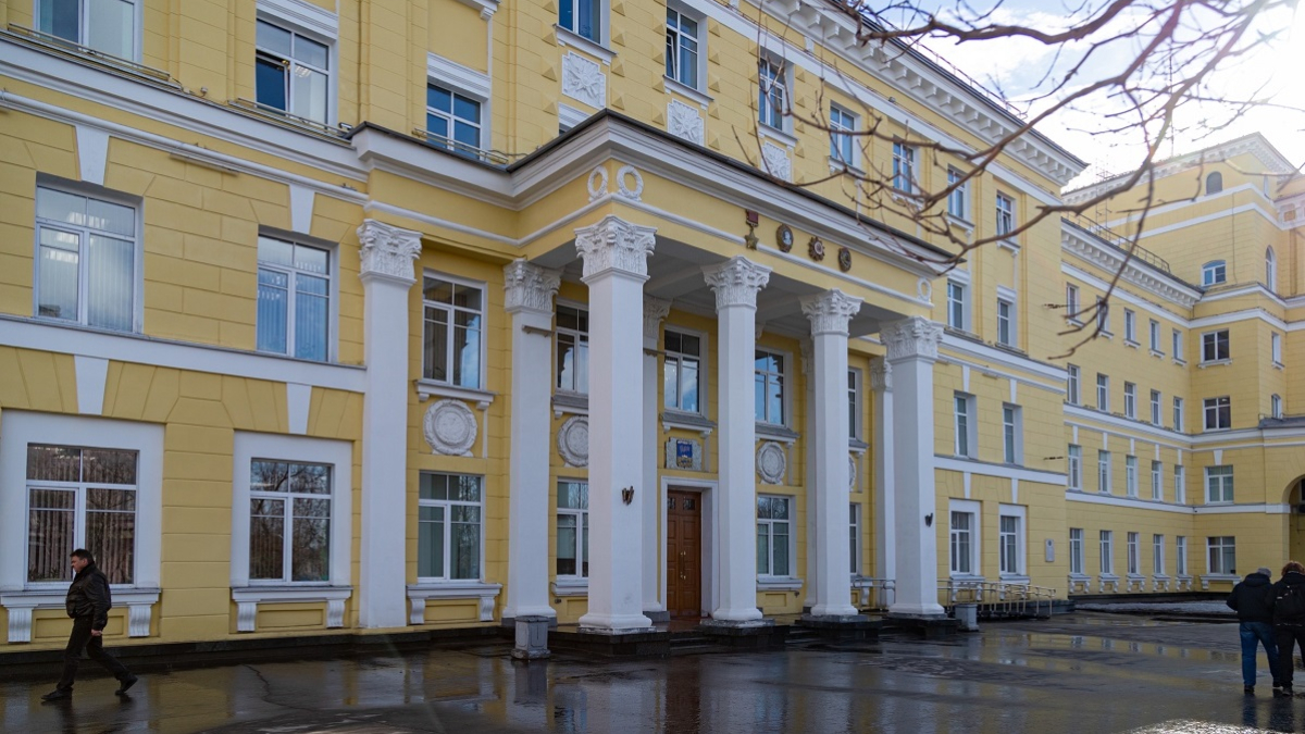 здание администрации Мурманска